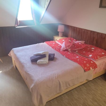 Leganyi Apartmanhaz Eger Buitenkant foto