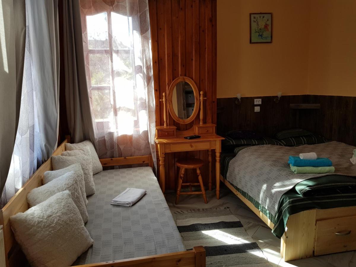 Leganyi Apartmanhaz Eger Buitenkant foto