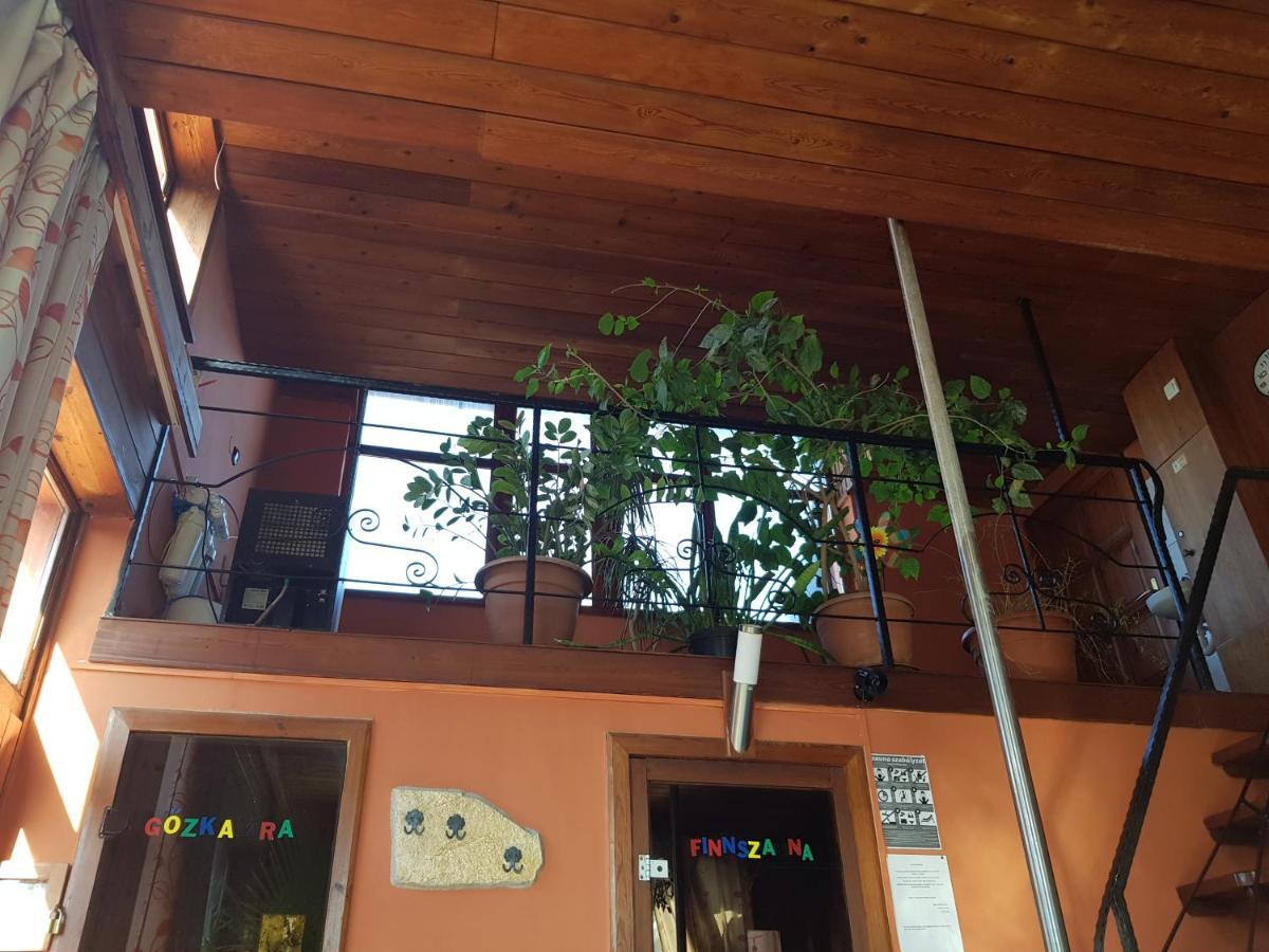 Leganyi Apartmanhaz Eger Buitenkant foto