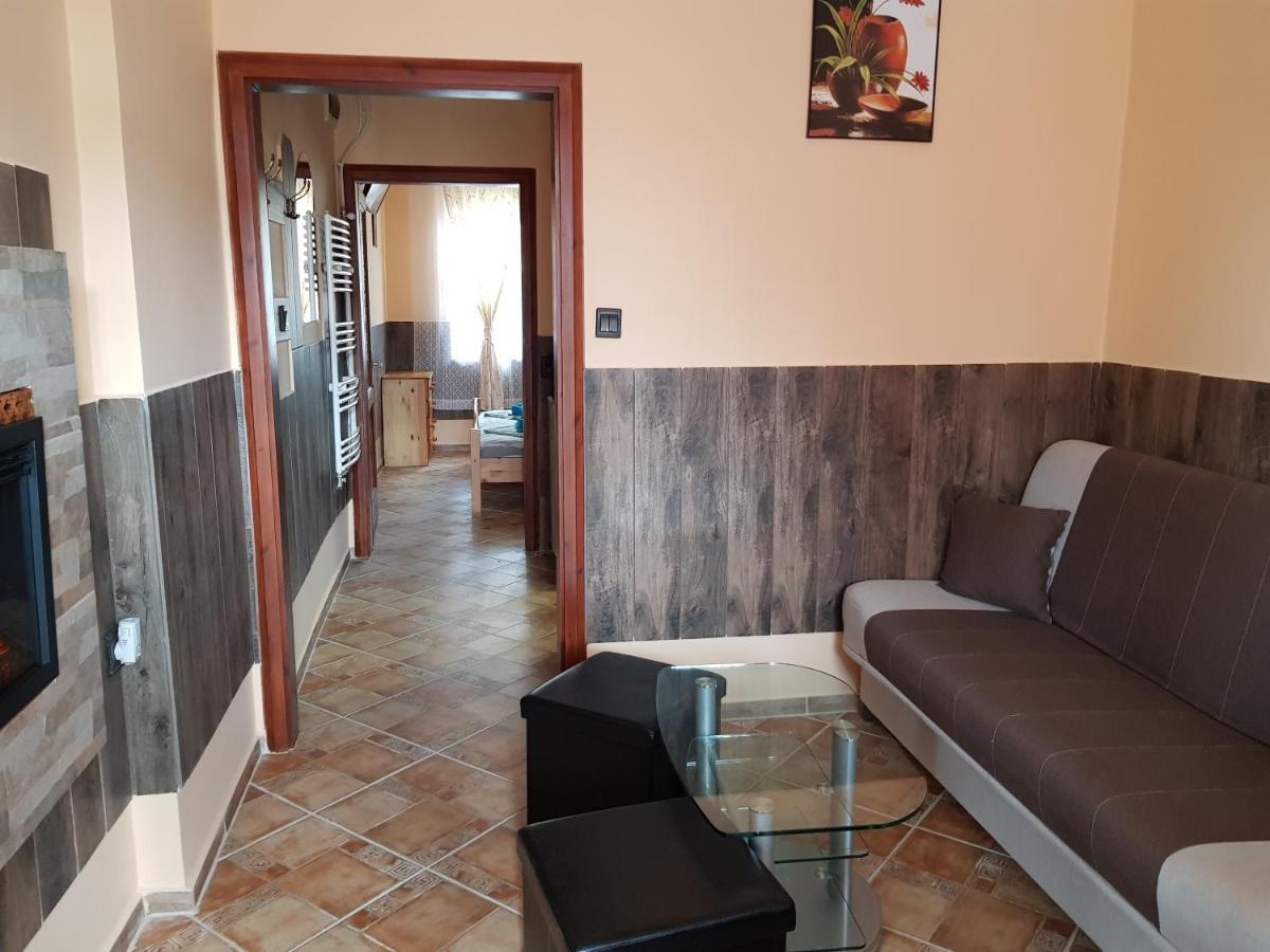 Leganyi Apartmanhaz Eger Buitenkant foto