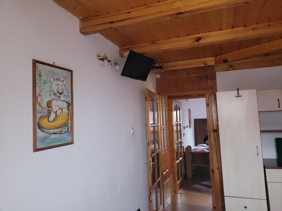 Leganyi Apartmanhaz Eger Buitenkant foto