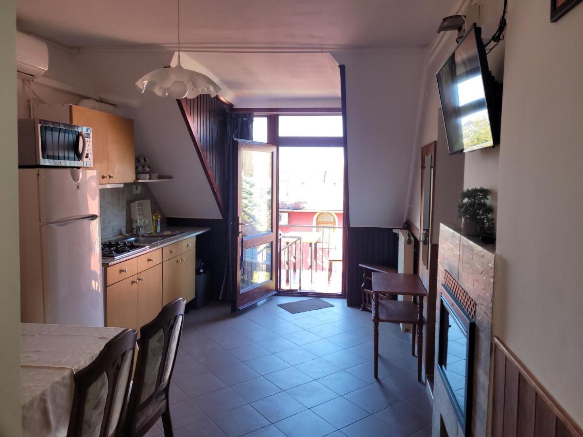 Leganyi Apartmanhaz Eger Buitenkant foto