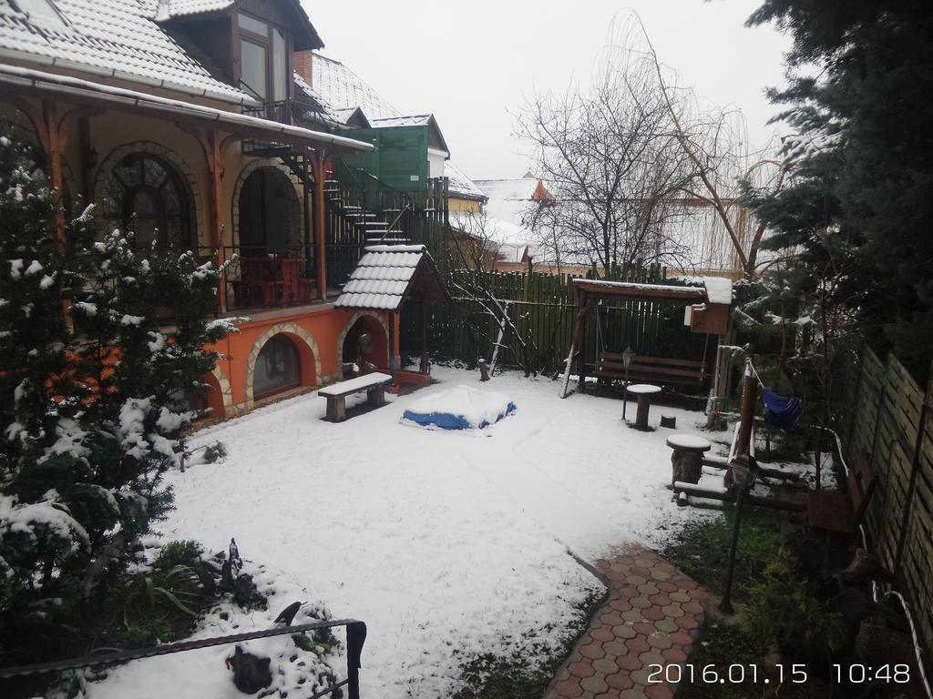Leganyi Apartmanhaz Eger Buitenkant foto
