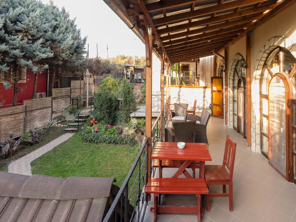 Leganyi Apartmanhaz Eger Buitenkant foto
