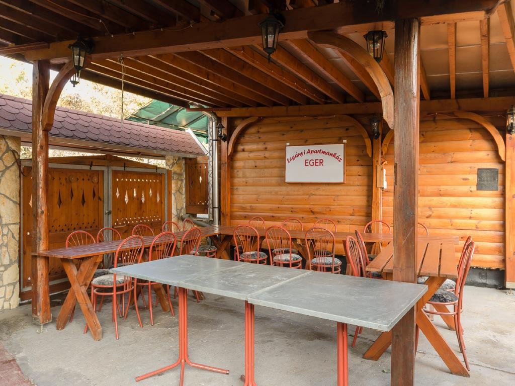 Leganyi Apartmanhaz Eger Buitenkant foto