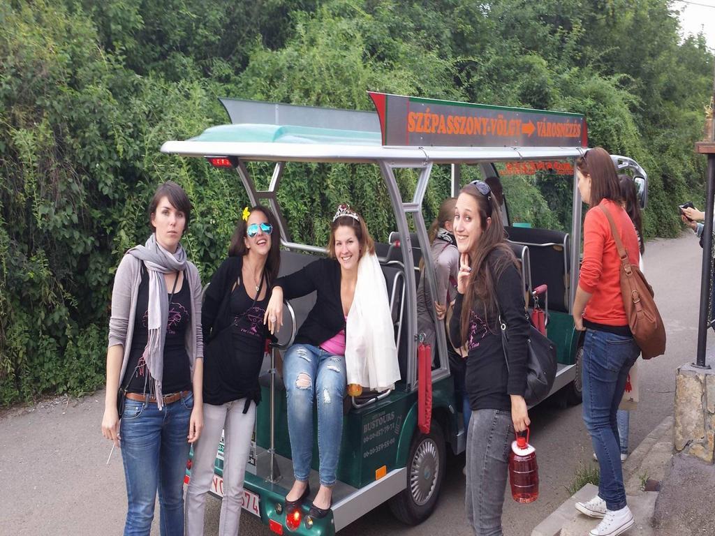 Leganyi Apartmanhaz Eger Buitenkant foto