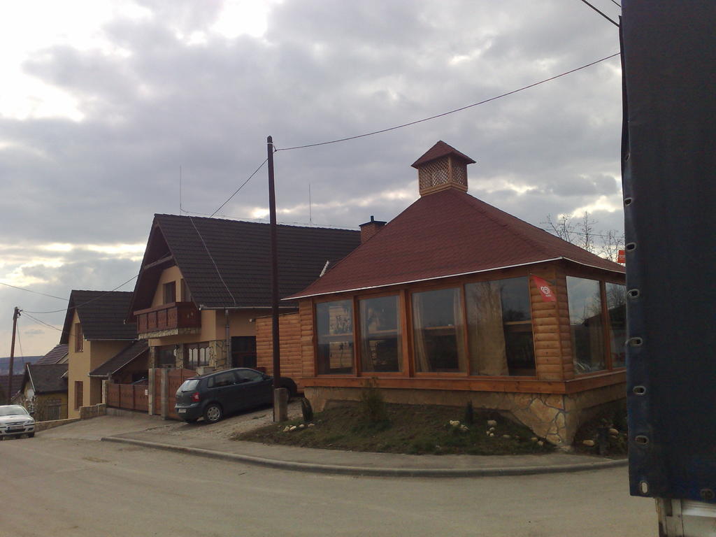 Leganyi Apartmanhaz Eger Buitenkant foto