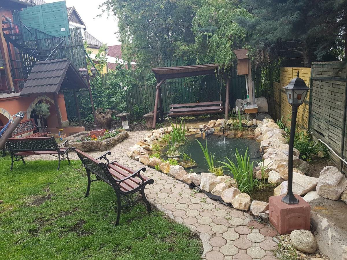 Leganyi Apartmanhaz Eger Buitenkant foto