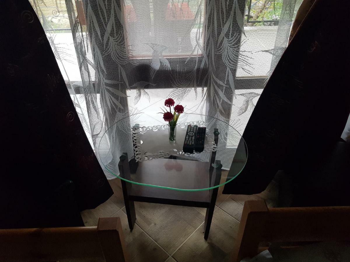 Leganyi Apartmanhaz Eger Buitenkant foto