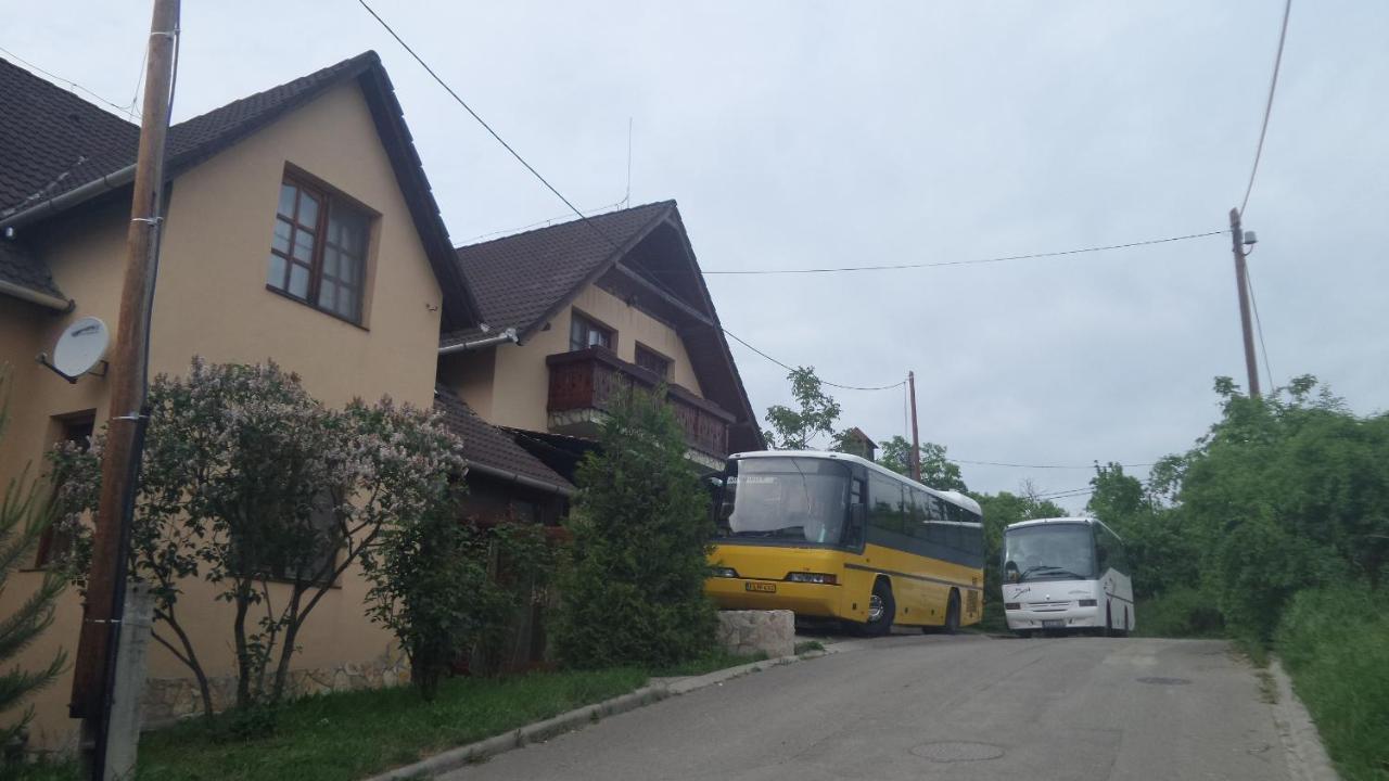Leganyi Apartmanhaz Eger Buitenkant foto
